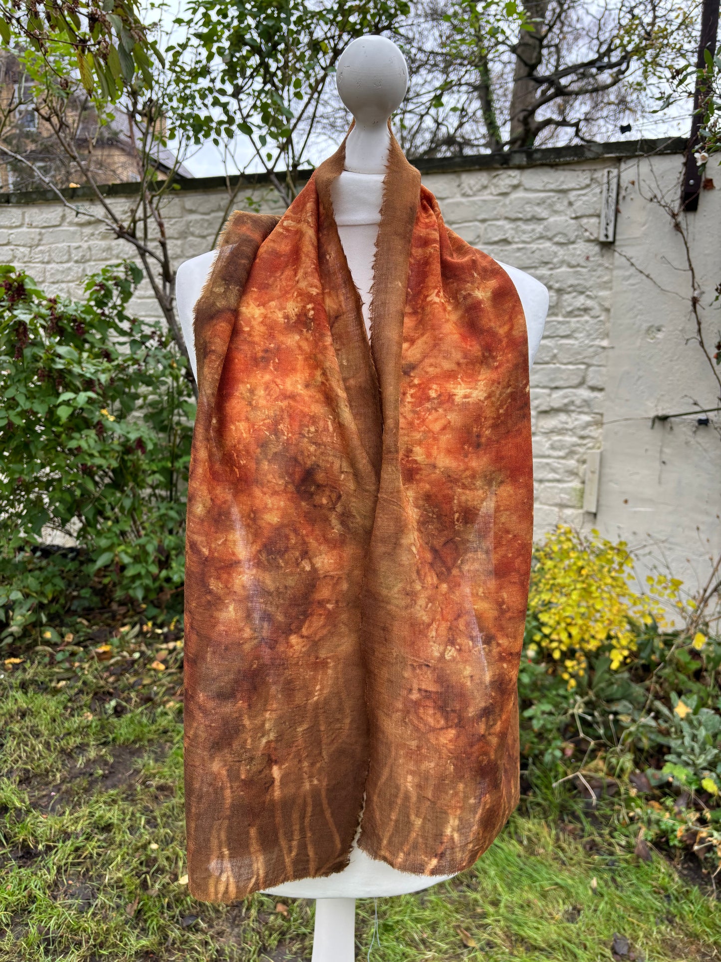 Fine wool etamine scarf printed with onion skins [SC313]