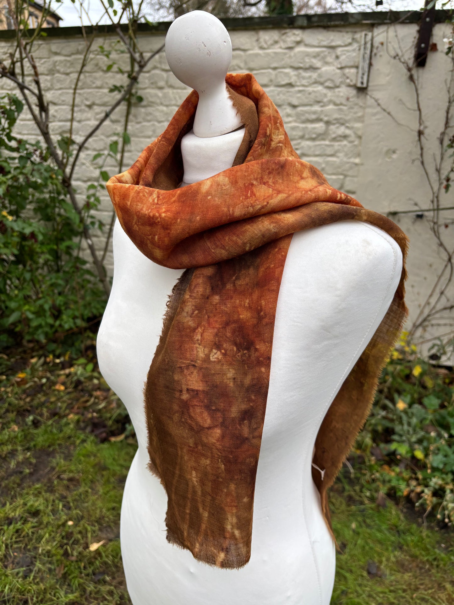 Fine wool etamine scarf printed with onion skins [SC313]