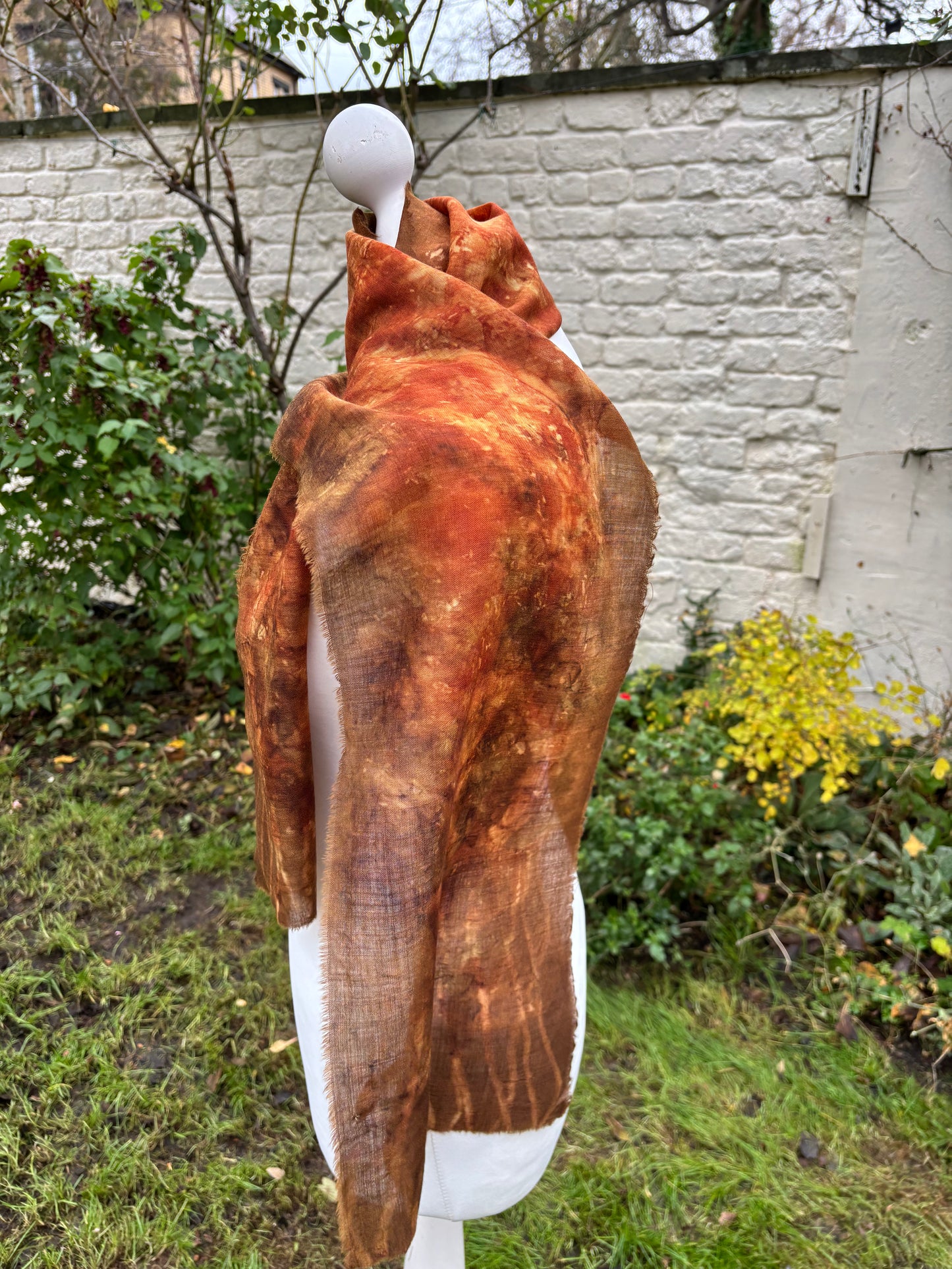 Fine wool etamine scarf printed with onion skins [SC313]